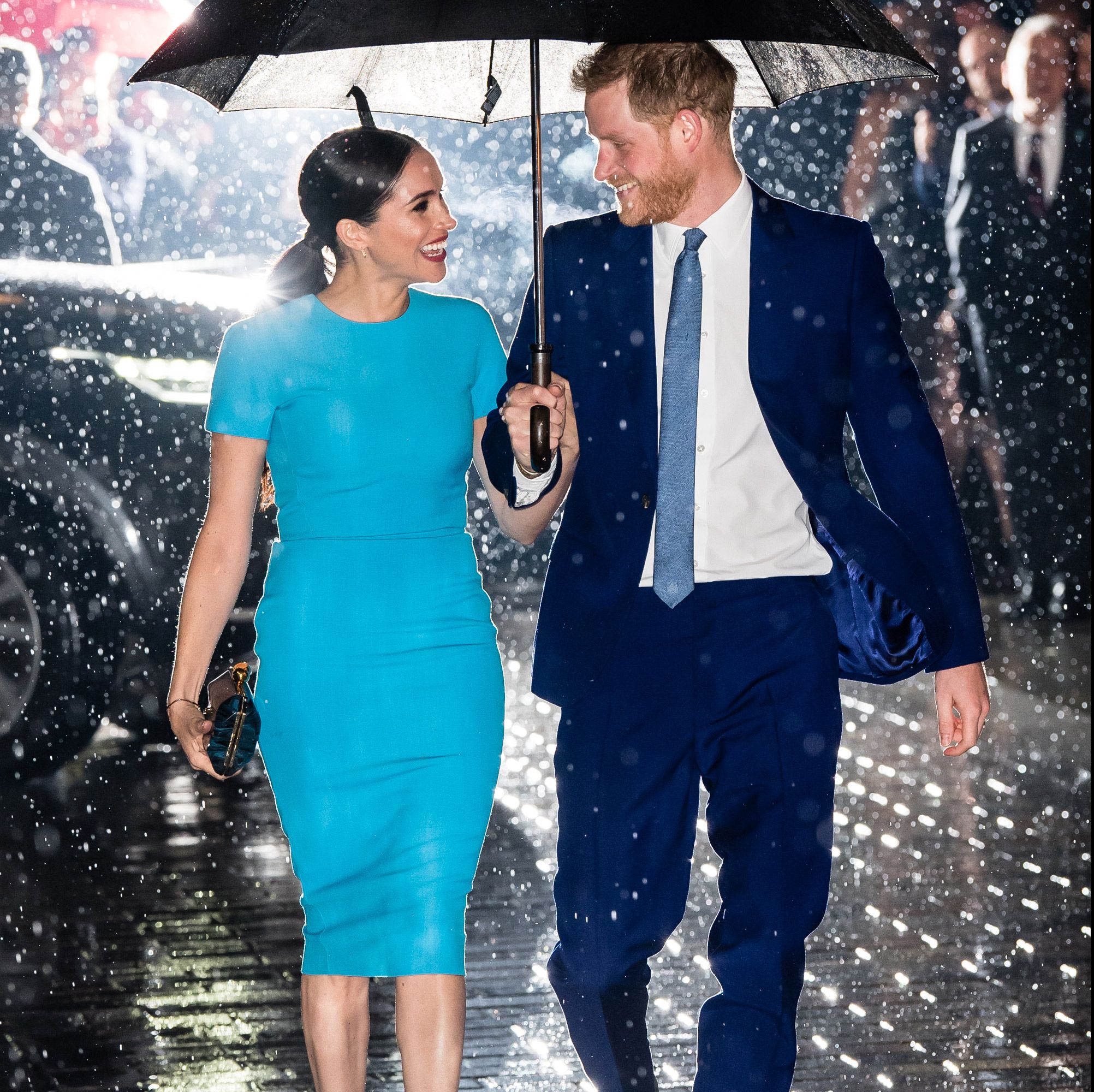 Meghan Markle Wears Manolo Blahnik Navy 