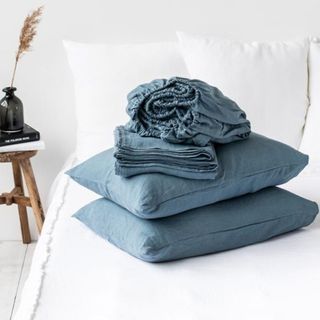 Best linen duvet covers on bed close up with duvet inset and pillows 