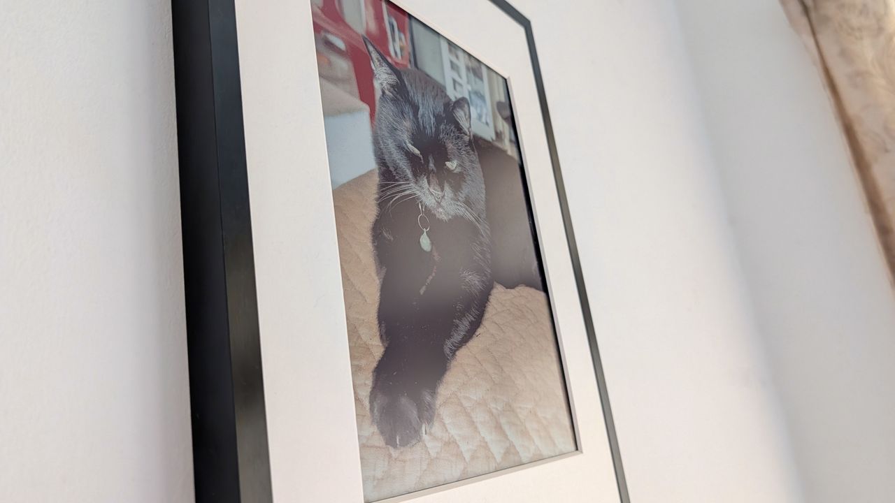 SwitchBot AI Art Frame