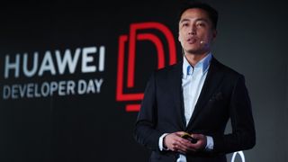 Huawei UK MD Anson Zhang op het evenement in Londen.