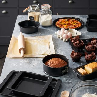 bakeware collection with pizza and cup cake