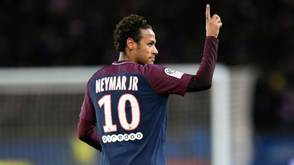 PSG superstar Neymar offered to European giants by his dad in