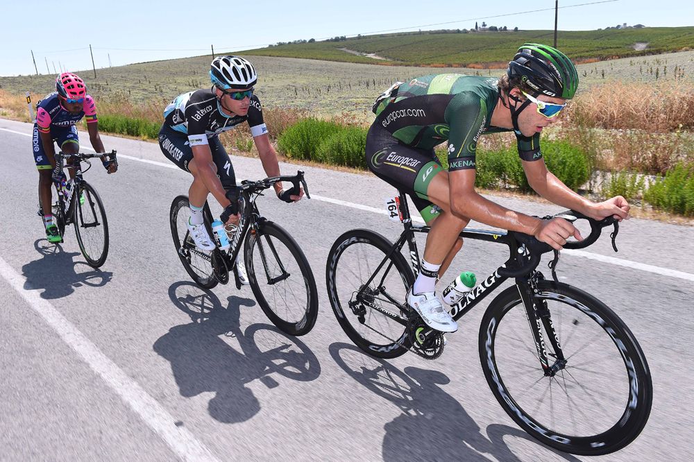 Cooperation in the break