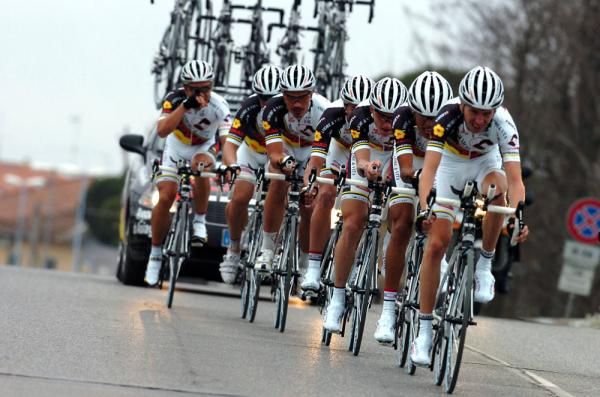 Amore E Vita rode conventional road bikes in the team time trial