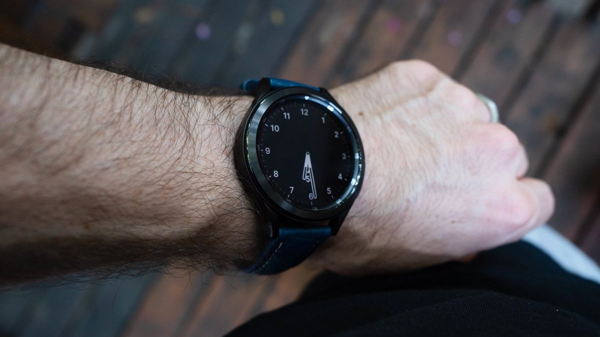 Galaxy Watch 4 users report bricked devices following the latest update