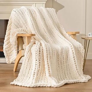 Esterra Chunky Knit Blanket Throw 40"x50", 100% Hand Knitted Chenille Throw Blanket, Cozy Soft Thick Cable Knit Throw Large Rope Knot Crochet Throw Blanket for Sofa Couch Bed, Ivory