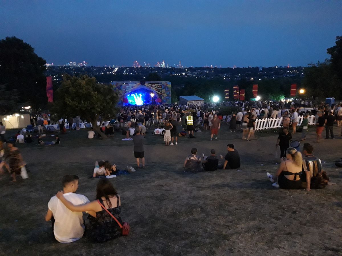 Low light shots can be okay, but aren&rsquo;t as good as a camera with large sensor pixels or OIS.