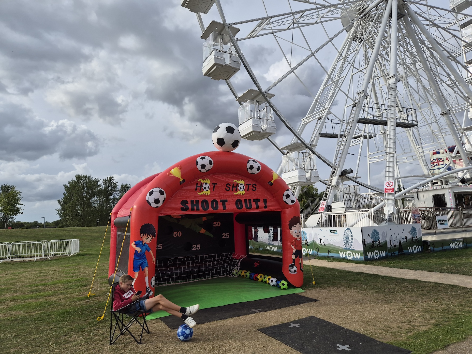Camera Sample of a funfair captured on the Galaxy Z Flip 7 FE 