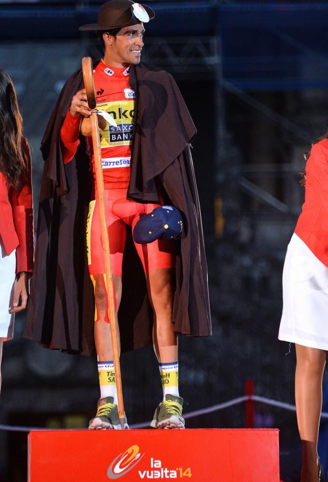 Alberto Contador (Tinkoff-Saxo) didn't need the staff for his knee
