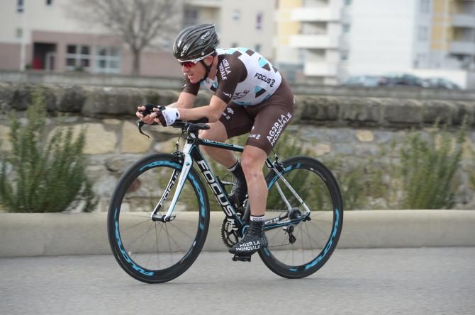 Samuel Dumoulin goes for a road set-up