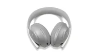 Et par Bose Headphones 700 med støjreducerende hovedtelefoner til over-ear-brug i grå farve