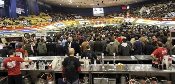 Lots of spectators came out to watch.