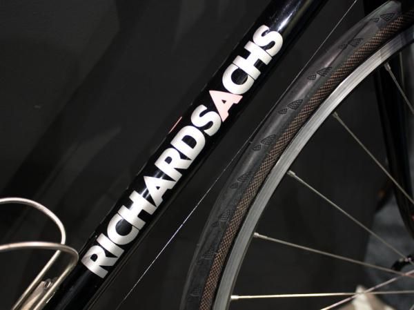 Yup, that's a pink 'A' in the Richard Sachs logo.