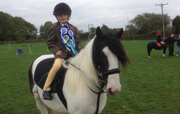 Evi 7 second show on her pony Mister Bubbles