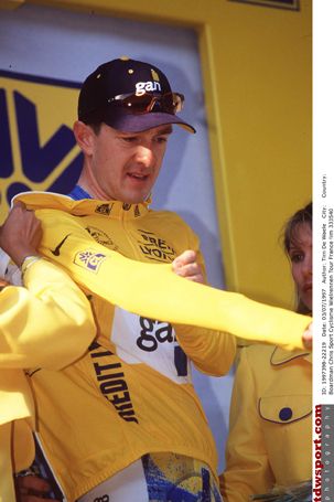 Boardman pulls on the yellow jersey in 1997