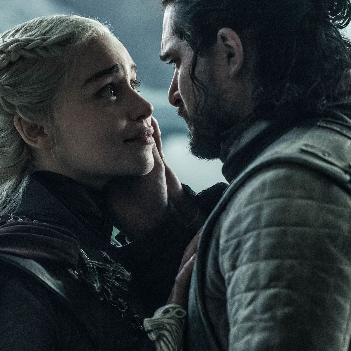 Jon Snow and <b>Daenerys</b>&apos; Most Epic Kiss Was Very Awkward IRL.