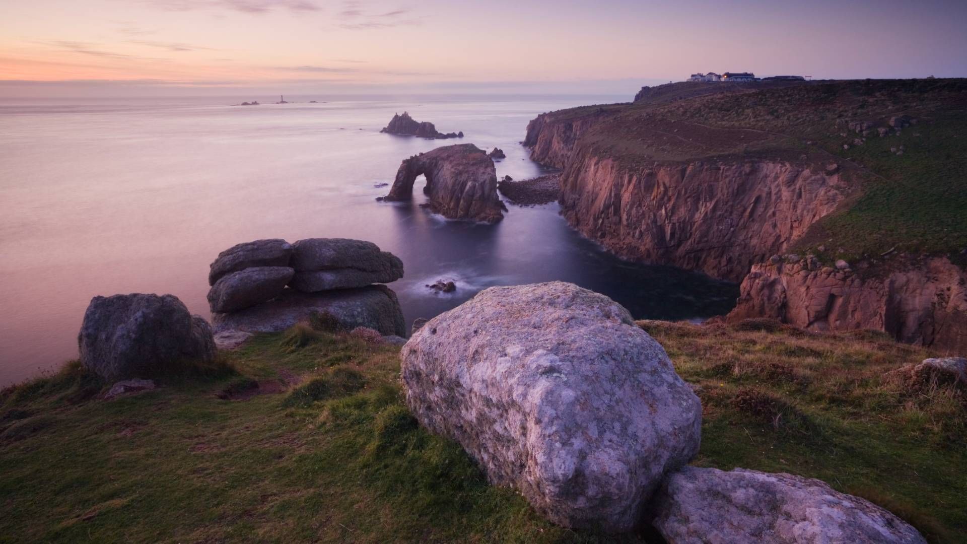 The ten greatest locations within the UK to see the partial photo voltaic eclipse on Aug. 12