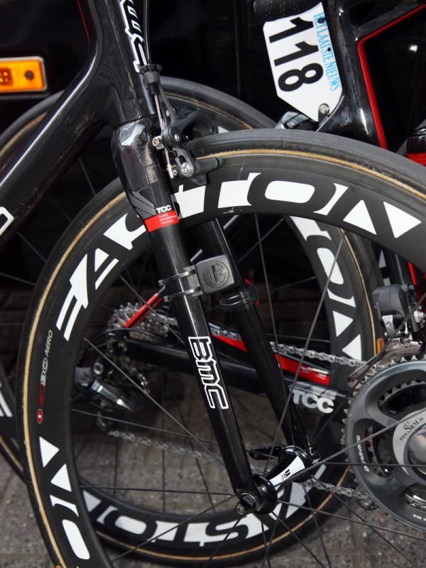 Paris-Roubaix versions of BMC's SLR01 fork use slightly longer blades to provide more tire clearance at the crown.