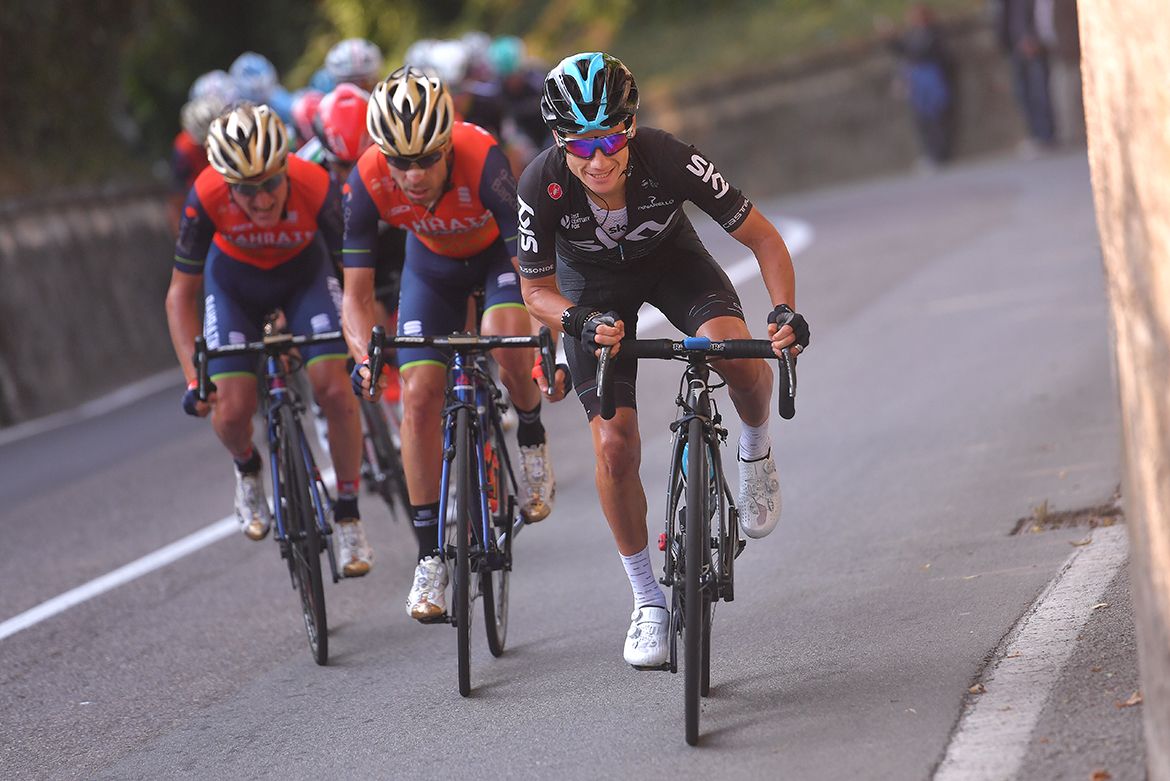 Kenny Elissonde puts the pressure on