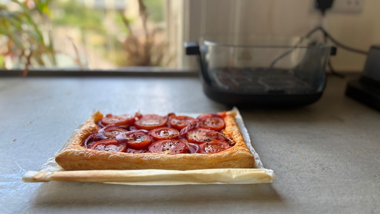 Testing the Salter Crisp &amp; Go Portable Air Fryer to make a tomato tart