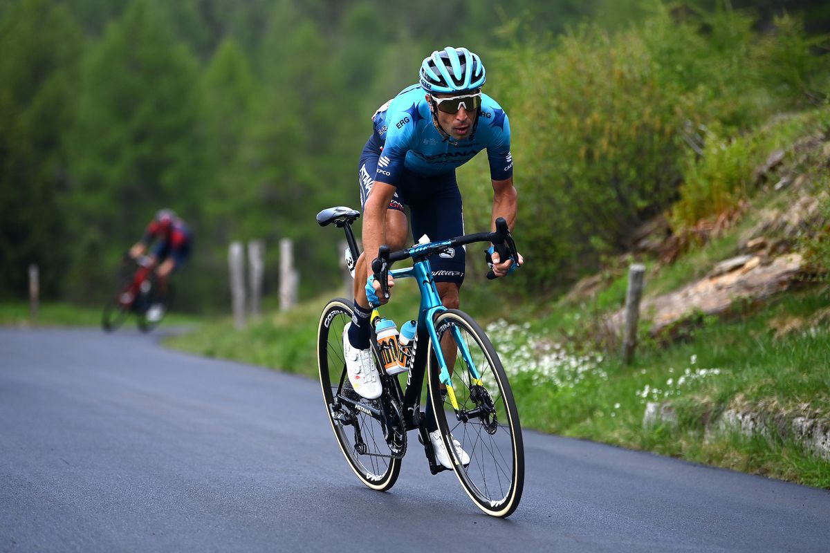 Vincenzo Nibali rolls back the years with shark attack on stage 16 of the Giro d'Italia
