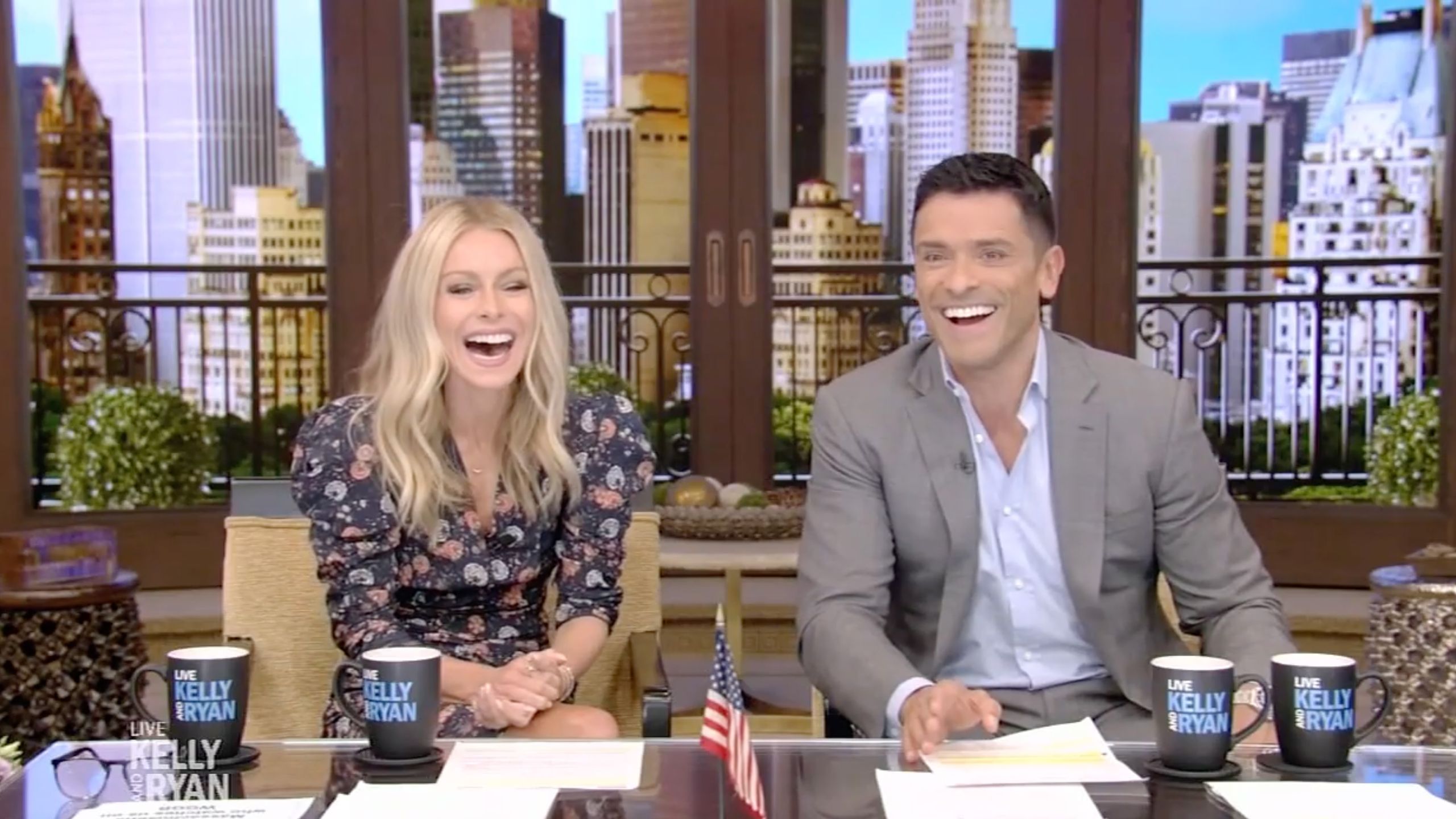 Kelly Ripa, Mark Consuelos Set For Interview at Paley Center | Next TV ...