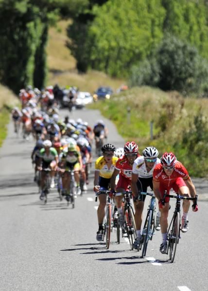 Peter McDonald (Drapac Porsche) tries to split the field and drop the yellow jersey