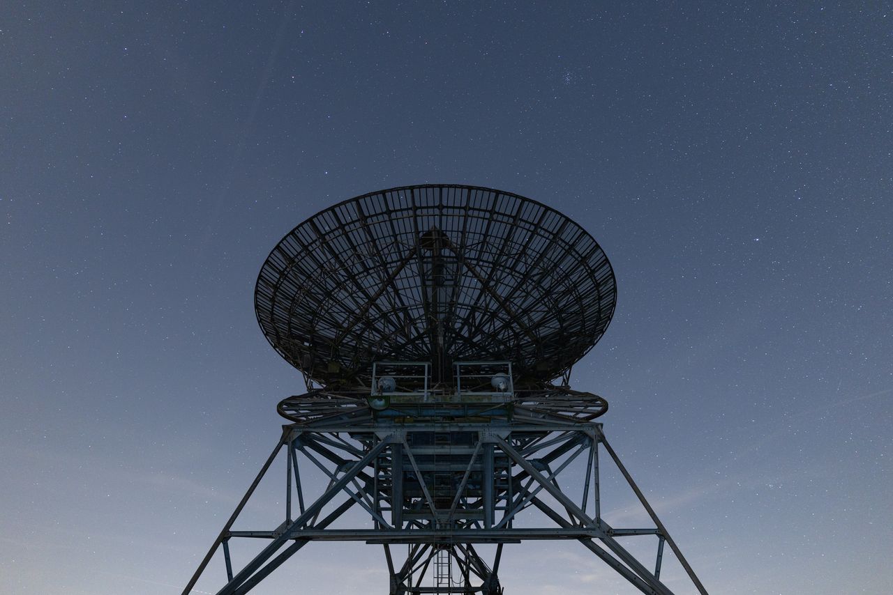Photo of a radio telescope with the night sky behind taken with a Canon EOS R5 Mark II