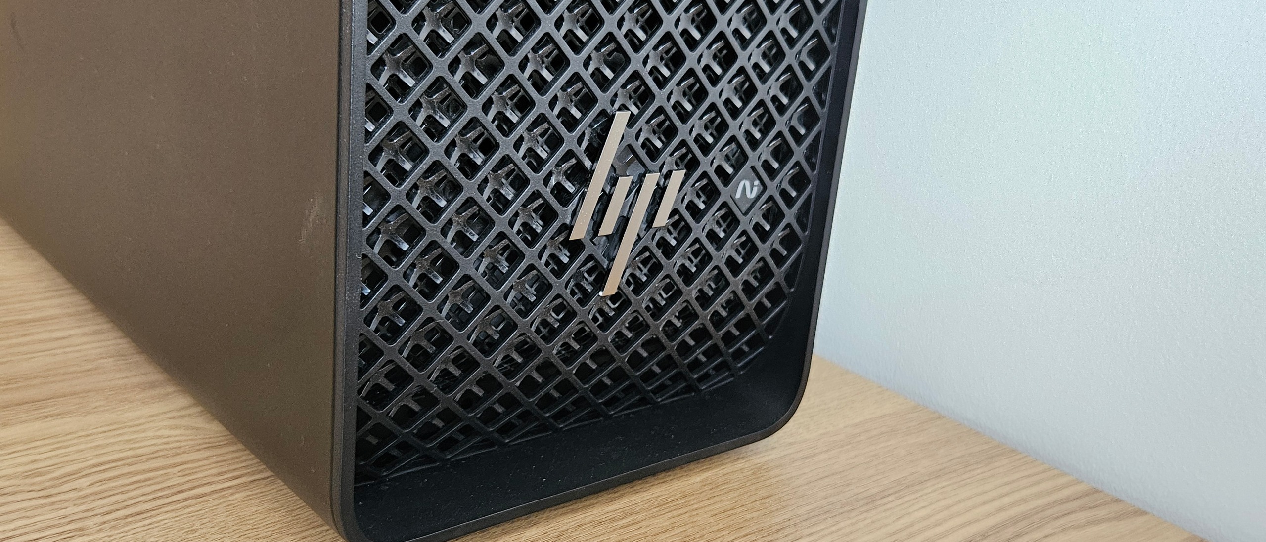 The HP Z4 G6i Workstation on a desk