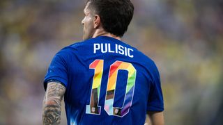 Christian Pulisic in his USMNT No.10 shirt from the rear