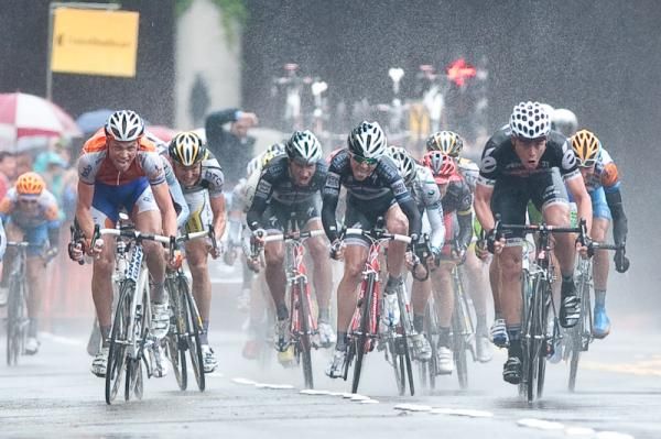 Wait, isn't it May? The race's date might have changed but that doesn't mean the conditions for the final sprint were wonderful.