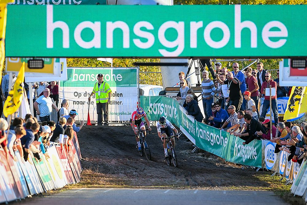 Mathieu van der Poel (Beobank-Corendon) and Wout Van Aert (Crelan-Vastgoedservice Contine)