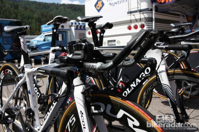 With the Look Ergostem, Calabria plunged his aerobars towards his front wheel