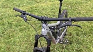Close up of handlebars of Merida One-Twenty 700 bike
