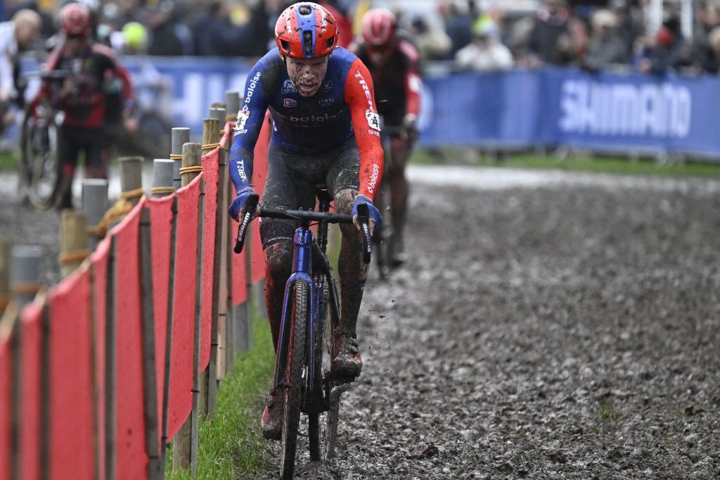 Pim Ronhaar (Baloise Trek Lions) takes the front on a muddy stretch