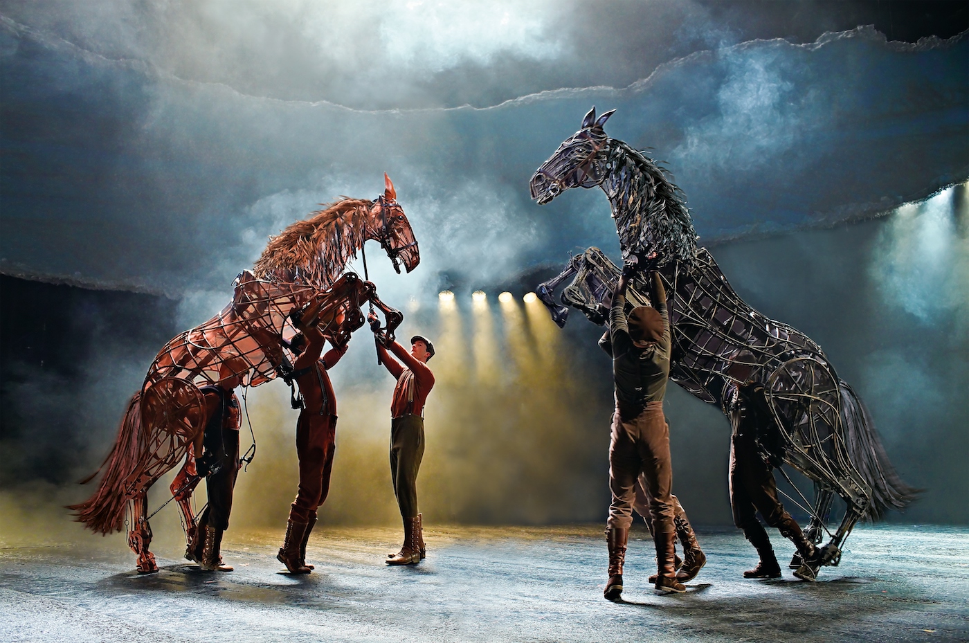 War-Horse-at-the-New-London-Theatre-Photo-by-Brinkhoff-Mögenburg-852-000.jpg