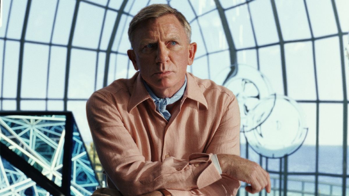 Daniel Craig in Glass Onion: A Knives Out Mystery