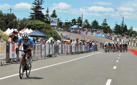 Caleb Ewan (NSWIS) attempts to get a gap on the rest of the field
