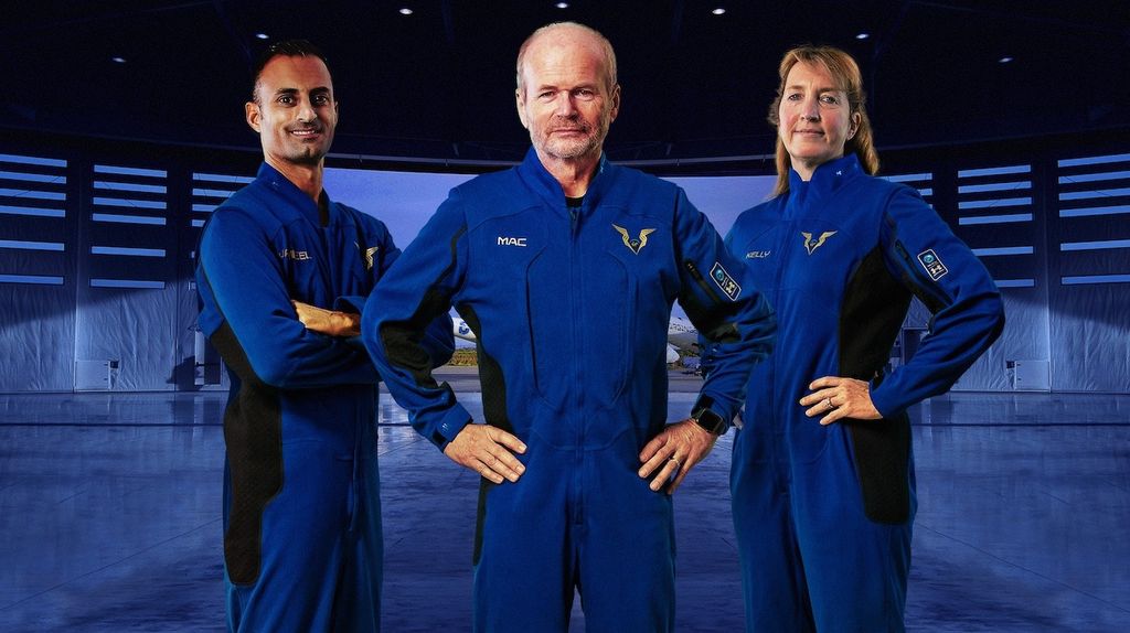Virgin Galactic unveils pilot spacesuits for space tourist flights (photos)