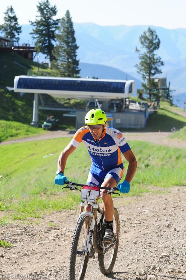 Carolyn Popovic (Team CF) before her fifth place run