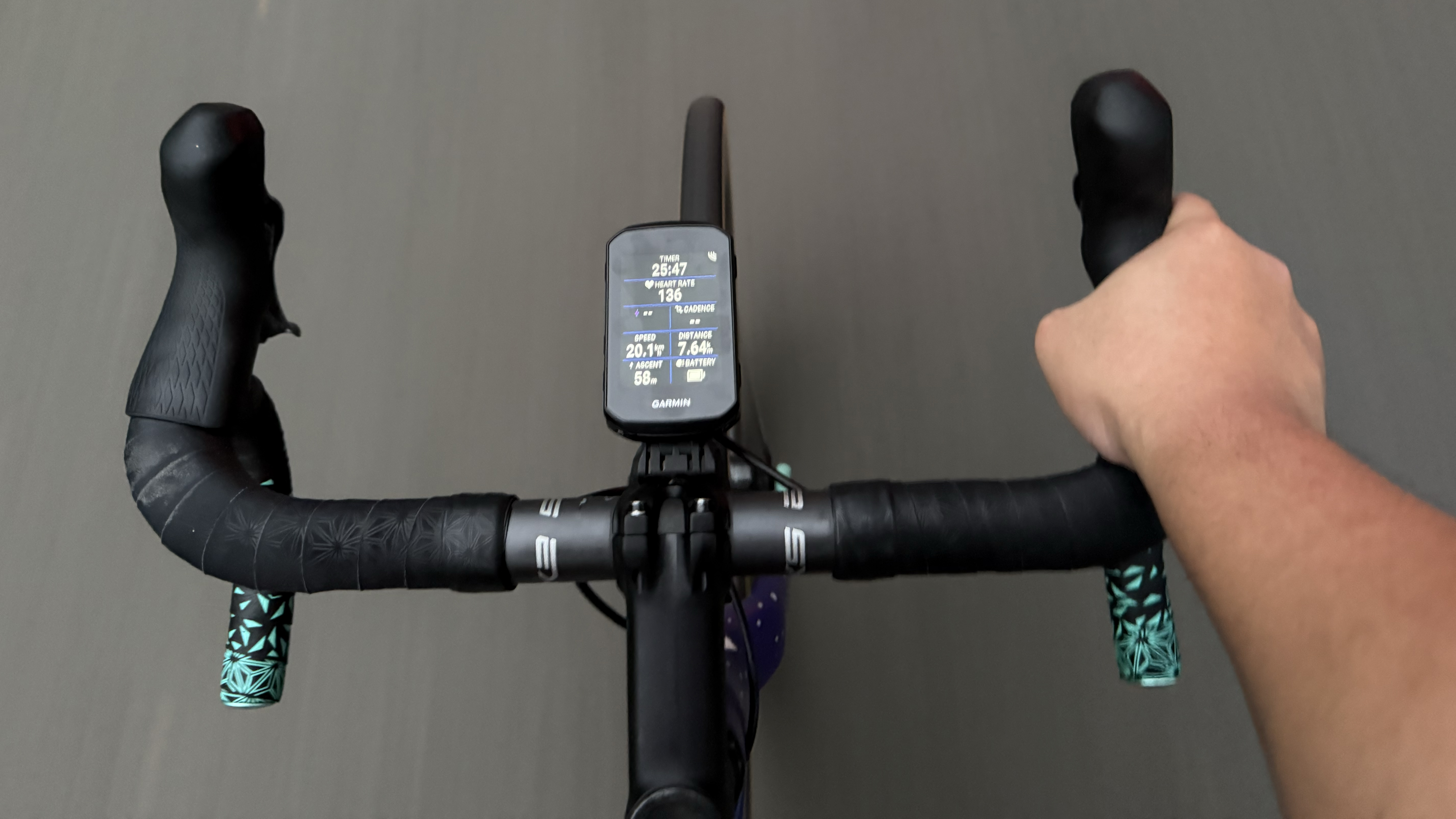 Garmin Edge 850 mounted on handlebars