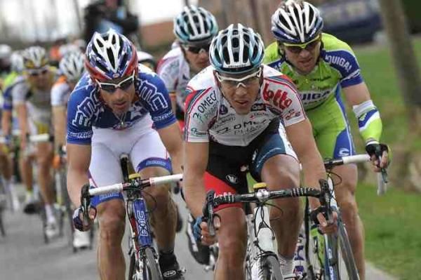 Gilbert and Hincapie do their turn on the front