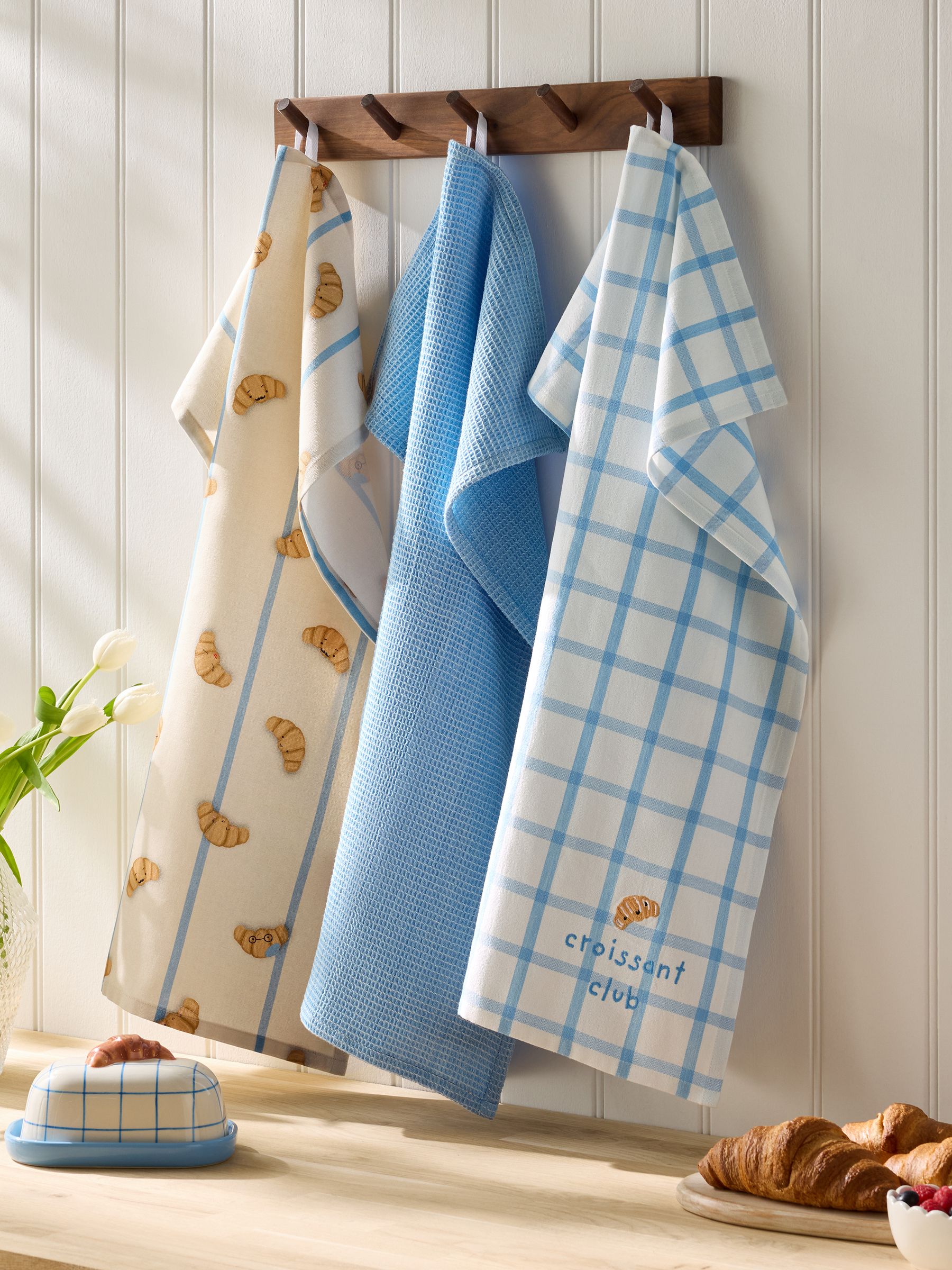 Set of 3 White/blue Claude Croissant Club Tea Towels - Size One