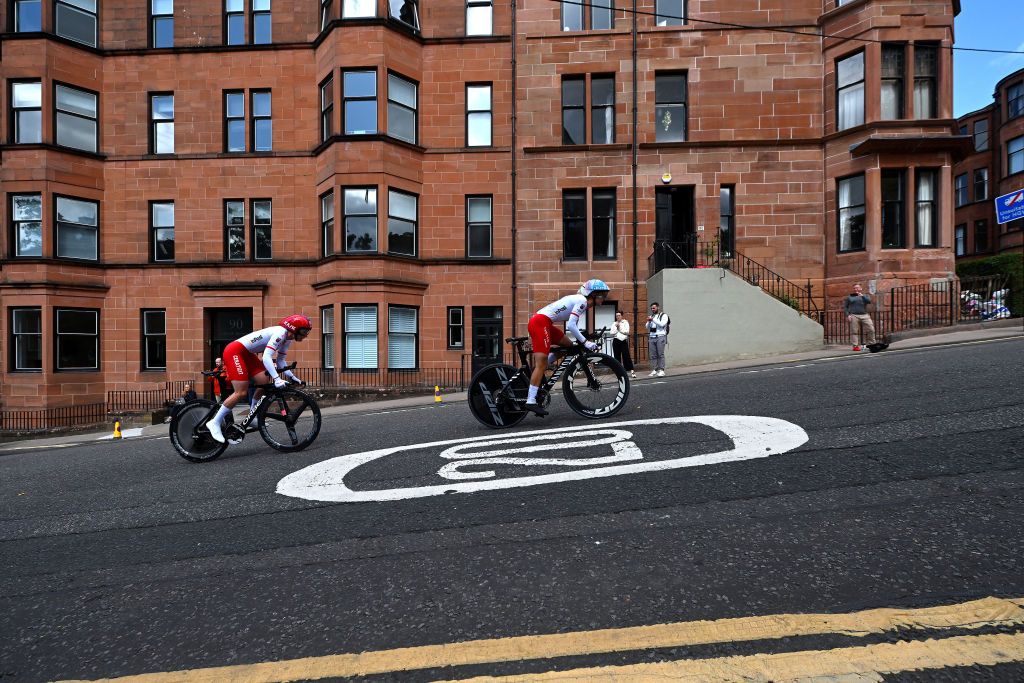 GLASGOW SCOTLAND AUGUST 08 LR Marta Lach and Agnieszka SkalniakSojka and Team Poland sprint during the Team Time Trial Mixed Relay a 403km race from Glasgow to Glasgow at the 96th UCI Cycling World Championships Glasgow 2023 Day 6 UCIWT on August 08 2023 in Glasgow Scotland Photo by Dario BelingheriGetty Images