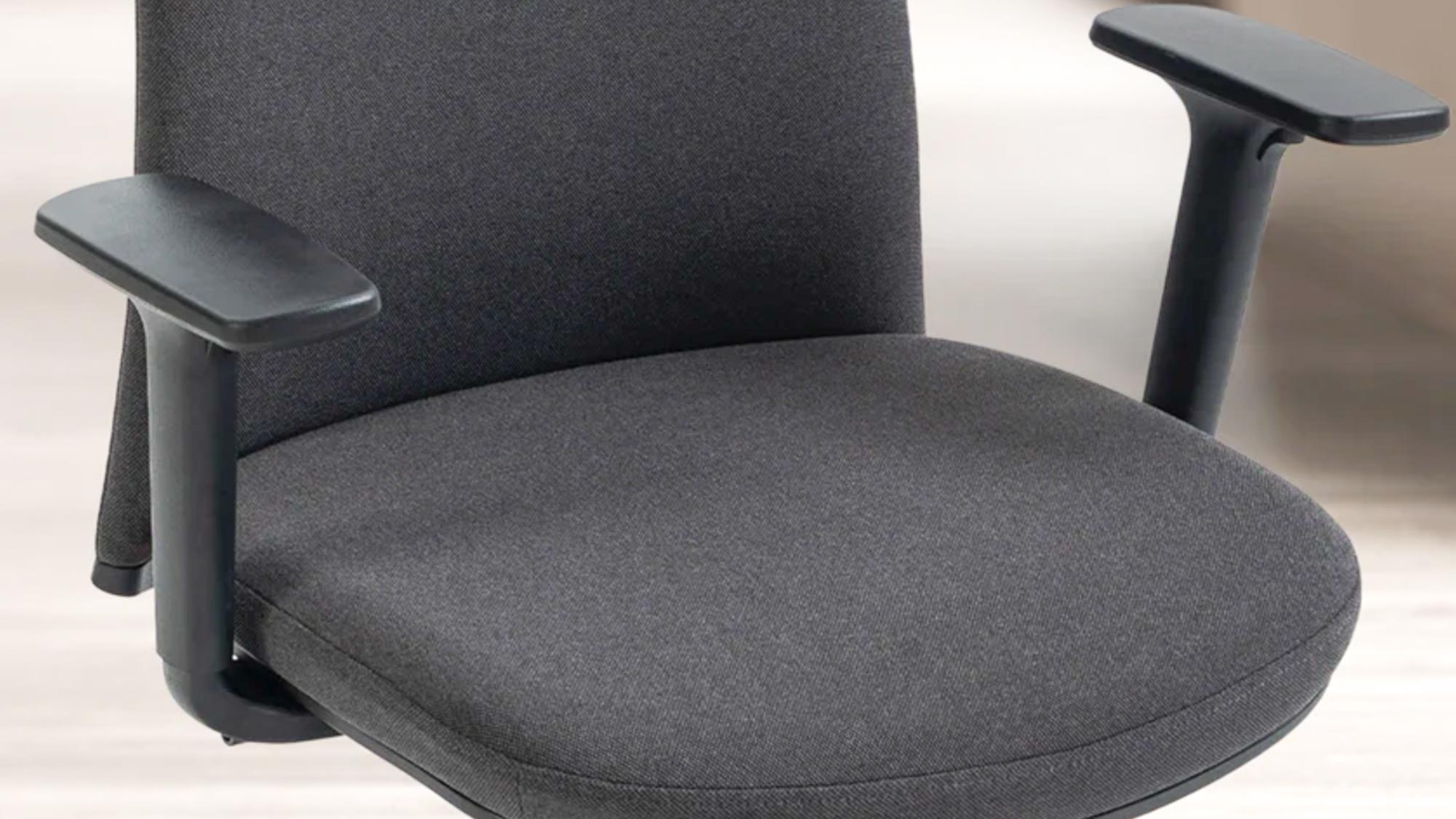 The armrests of the Boulies NUBI chair