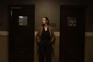 Yasemin Kay Allen as Detective Ayşe Farsakoğlu.