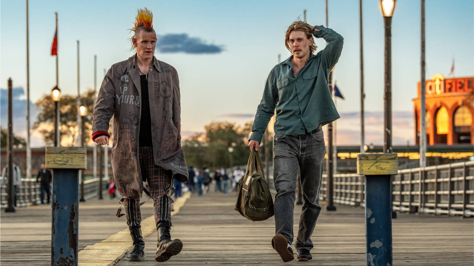 Austin Butler and Matt Smith in Caught Stealing.
