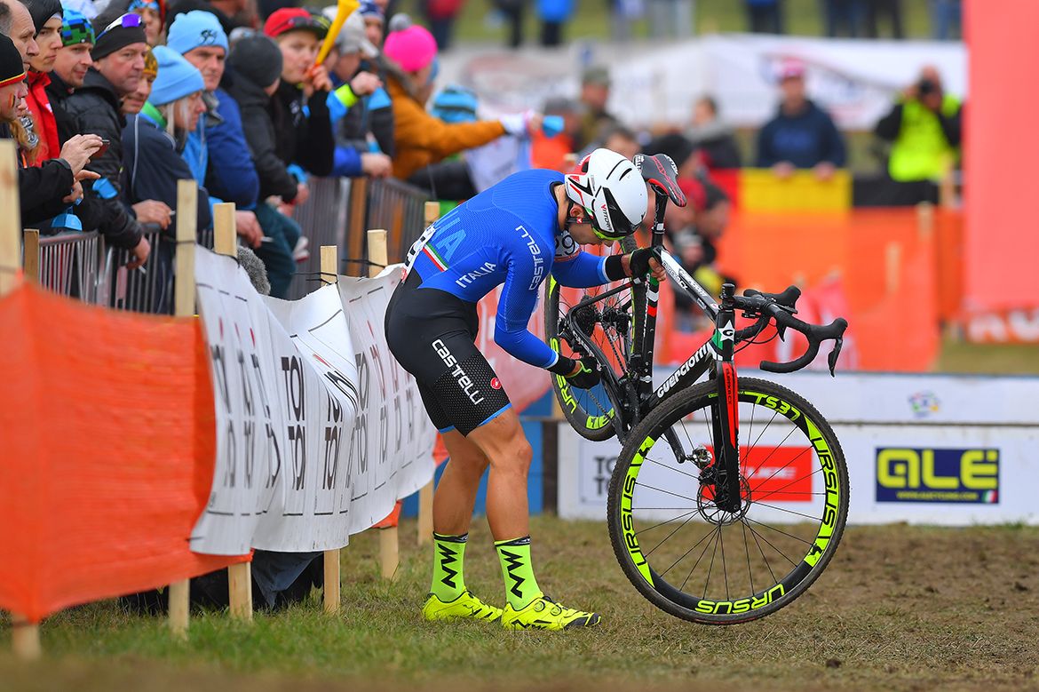 A mechanical mishap for Jakob Dorigoni (Italy).