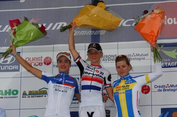 The race podium - Marianne Vos (Nederland Bloeit), Emma Pooley (Cervelo Test Team), Emma Johansson (Redsun Cycling Team)