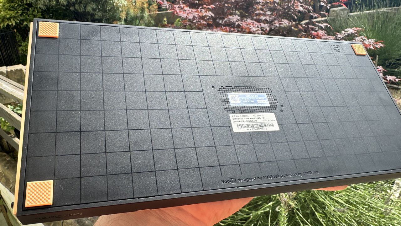 Melgeek Real 81 gaming keyboard outside